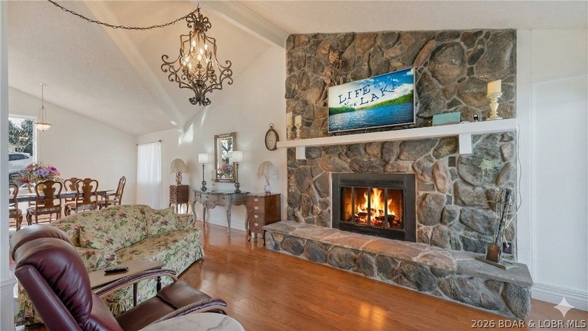 Darling lakefront GEM, cherished by one family for years is now - photo 9