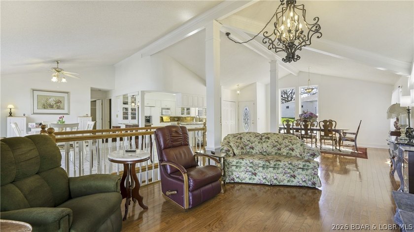 Darling lakefront GEM, cherished by one family for years is now - photo 10
