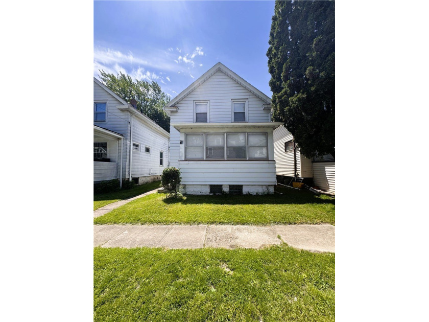 Come see this charming 3-bedroom, 1-bath single-family home - photo 2