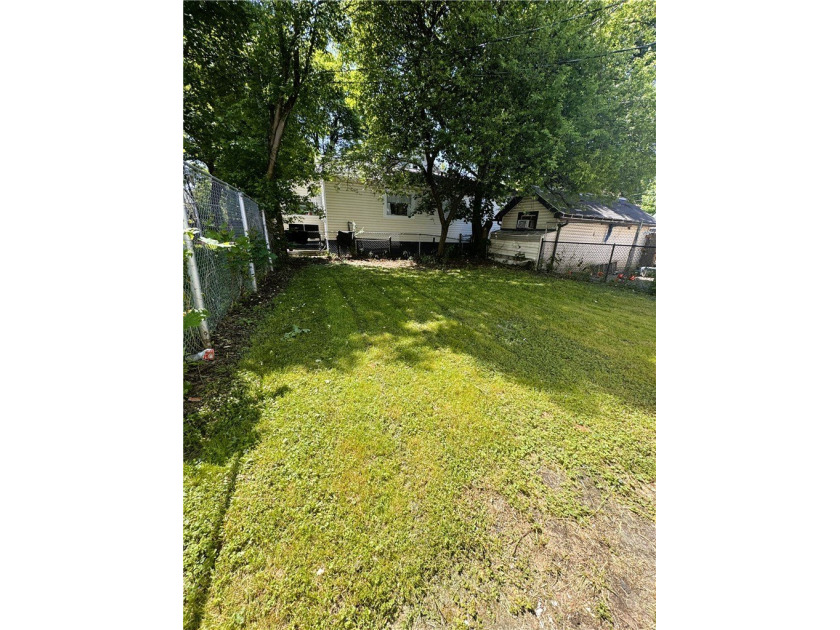 Come see this charming 3-bedroom, 1-bath single-family home - photo 3