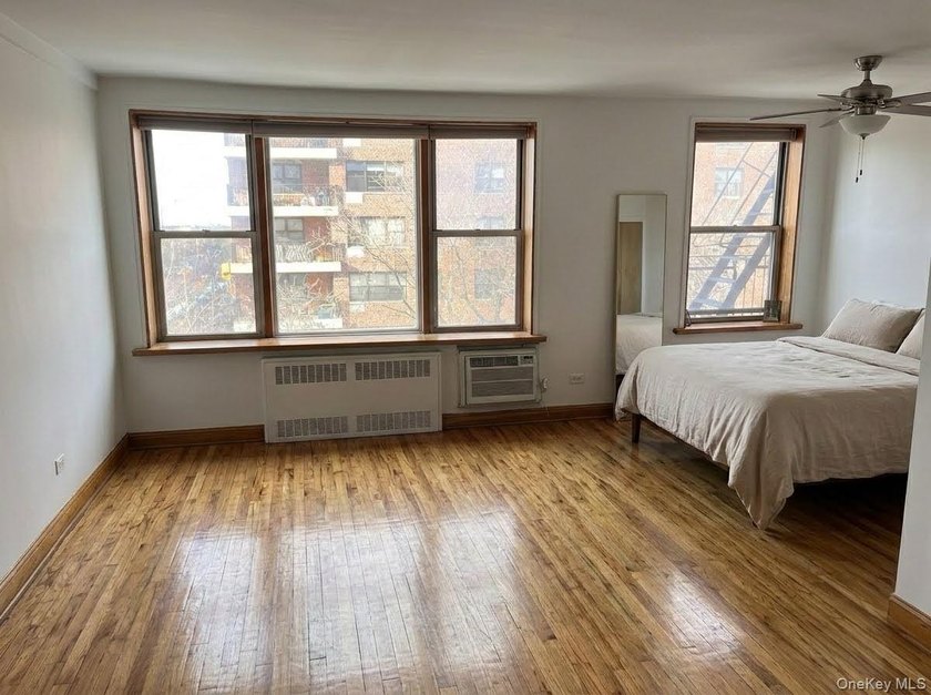 Spacious, Sun-Filled Alcove Studio in Prime Brooklyn Location - photo 3