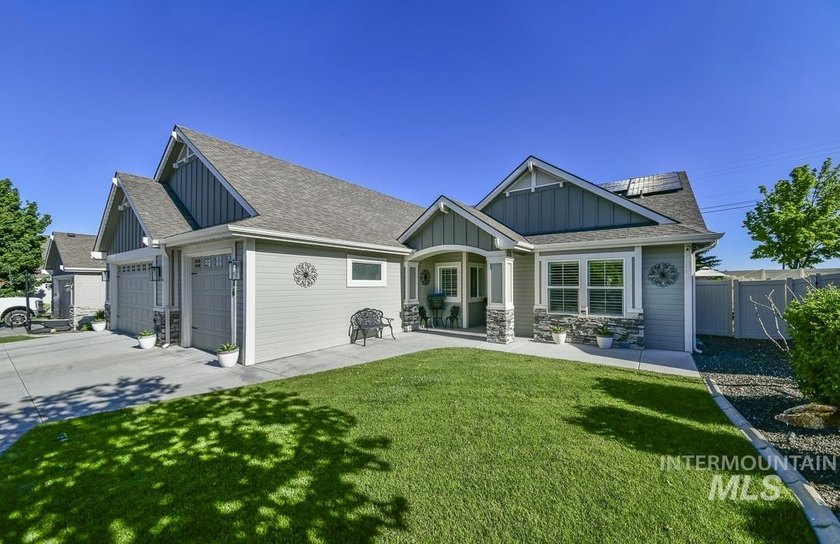 Beautiful single level home built by Riverwood Homes. This ADA - photo 3