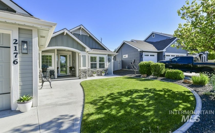 Beautiful single level home built by Riverwood Homes. This ADA - photo 4