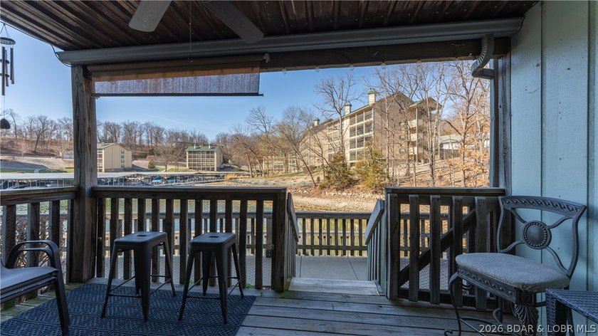 Escape to the stunning Lake of the Ozarks with this charming - photo 5
