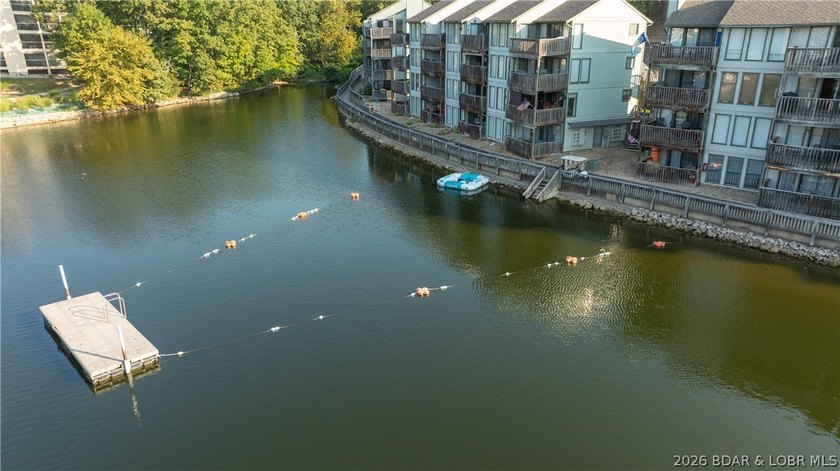 Escape to the stunning Lake of the Ozarks with this charming - photo 6