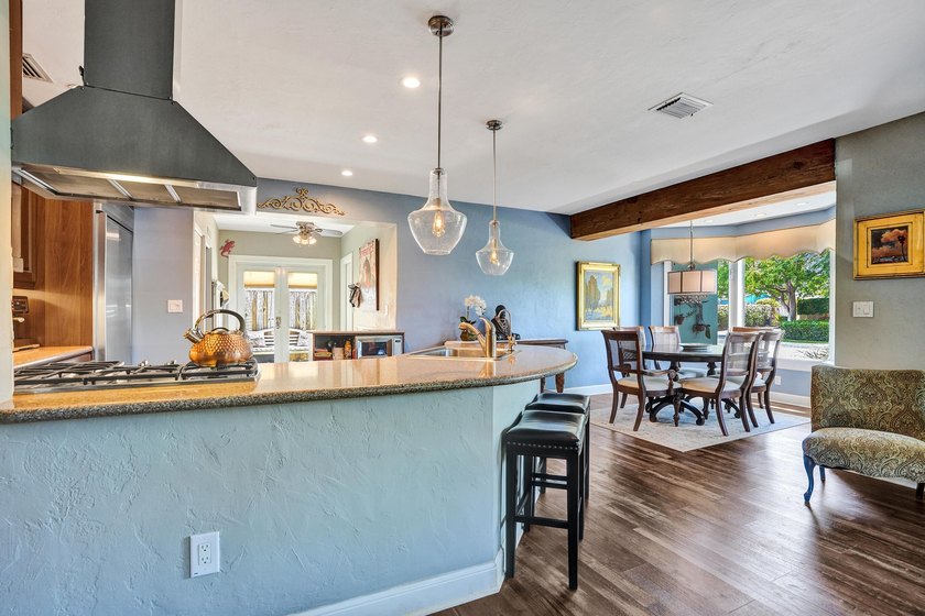 A Beautifully updated Coral Heights home offering 3 Bedrooms, 2 - photo 11