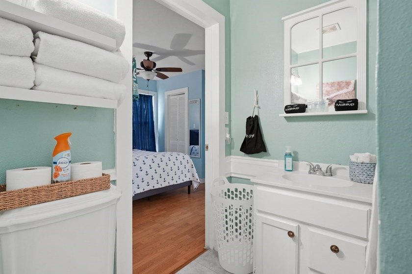 Welcome to this charming turn-key short-term rental, freshly - photo 12
