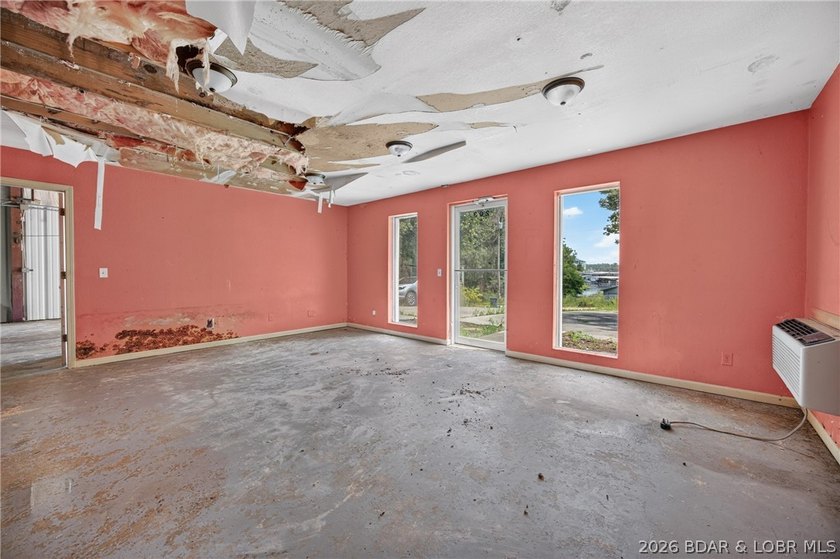 Endless potential awaits with this versatile 3,680-square-foot - photo 15
