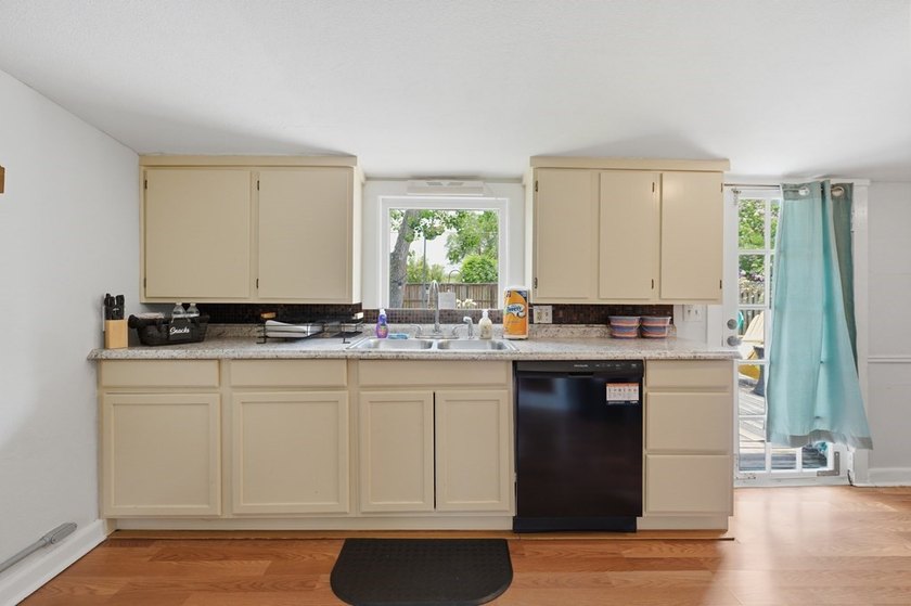 Welcome to this charming turn-key short-term rental, freshly - photo 16