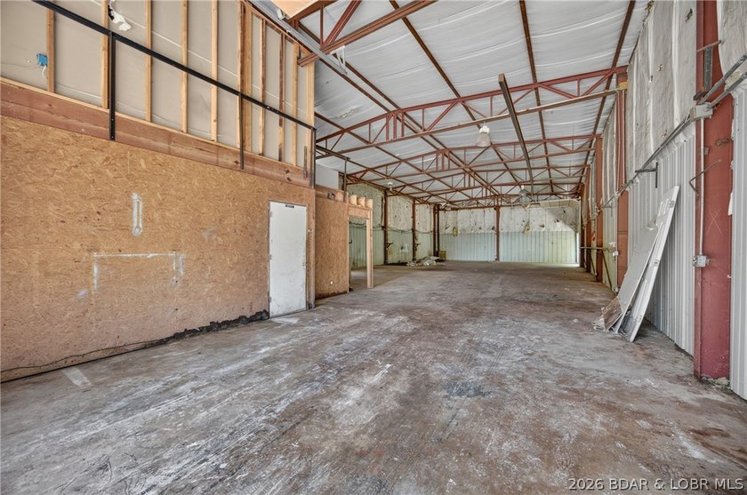 Endless potential awaits with this versatile 3,680-square-foot - photo 17
