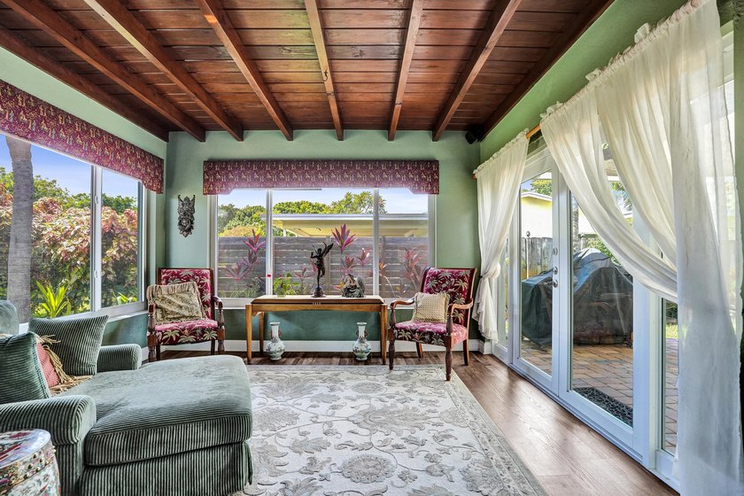 A Beautifully updated Coral Heights home offering 3 Bedrooms, 2 - photo 18