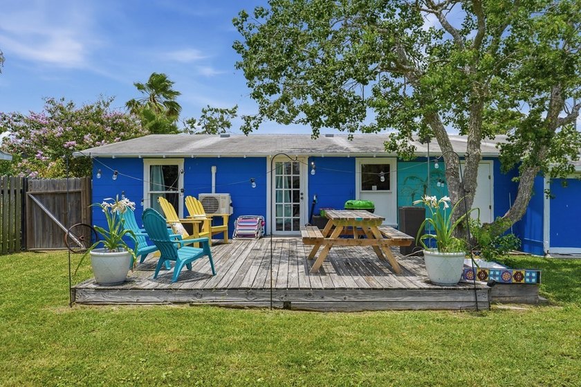 Welcome to this charming turn-key short-term rental, freshly - photo 25