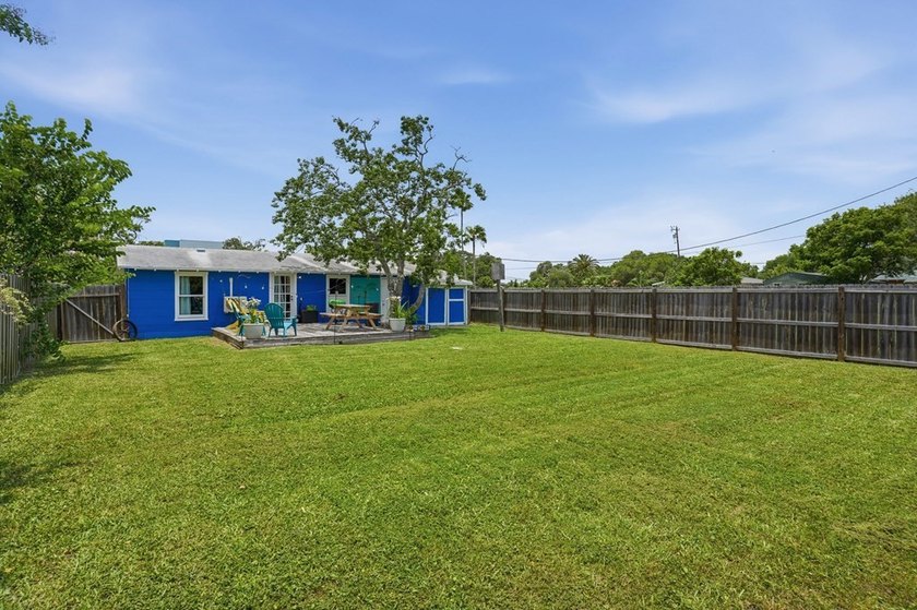 Welcome to this charming turn-key short-term rental, freshly - photo 27