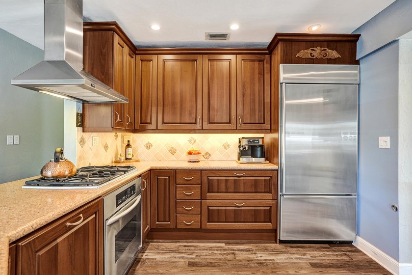 A Beautifully updated Coral Heights home offering 3 Bedrooms, 2 - photo 27