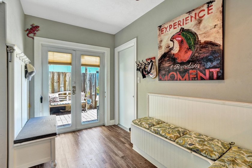A Beautifully updated Coral Heights home offering 3 Bedrooms, 2 - photo 28