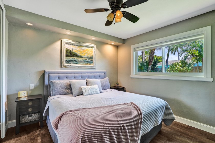 A Beautifully updated Coral Heights home offering 3 Bedrooms, 2 - photo 32