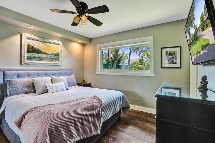 A Beautifully updated Coral Heights home offering 3 Bedrooms, 2 - photo 34