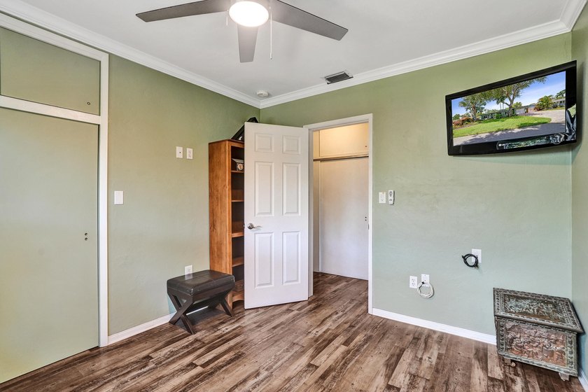 A Beautifully updated Coral Heights home offering 3 Bedrooms, 2 - photo 38