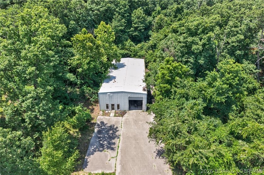 Endless potential awaits with this versatile 3,680-square-foot - photo 39