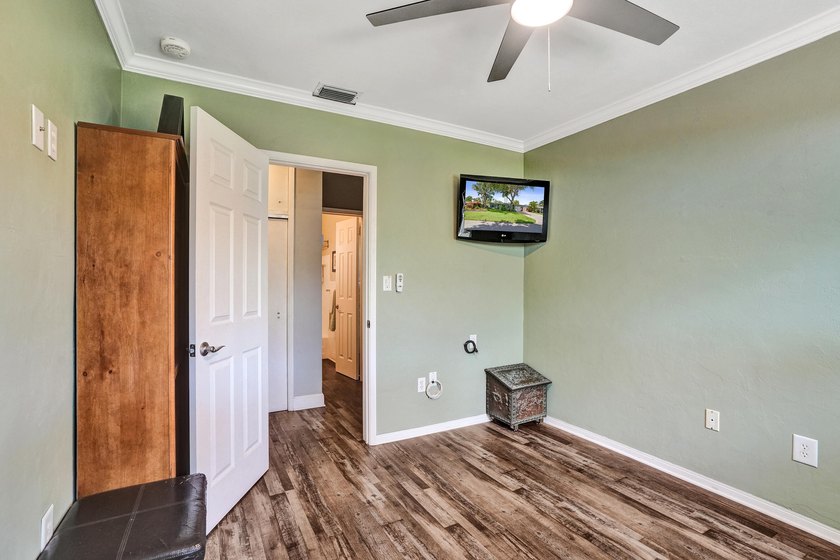 A Beautifully updated Coral Heights home offering 3 Bedrooms, 2 - photo 39