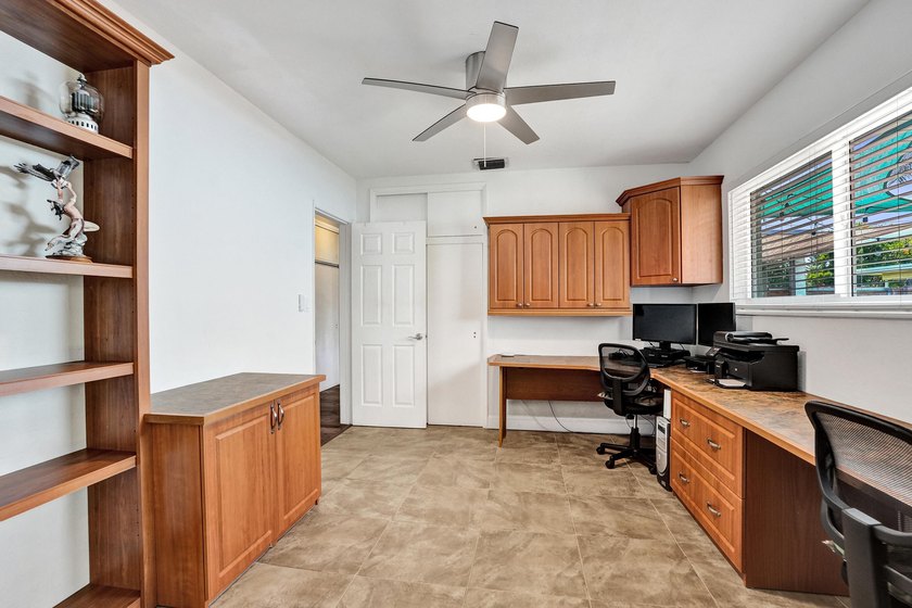 A Beautifully updated Coral Heights home offering 3 Bedrooms, 2 - photo 42