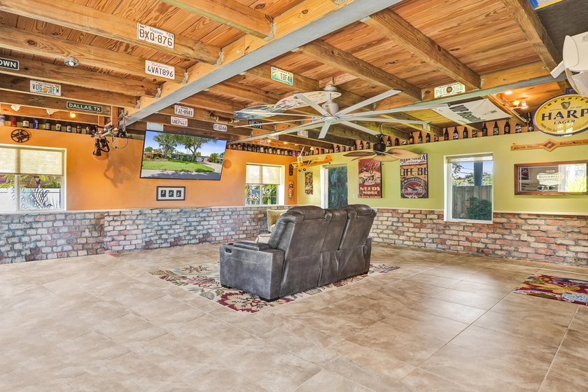 A Beautifully updated Coral Heights home offering 3 Bedrooms, 2 - photo 43