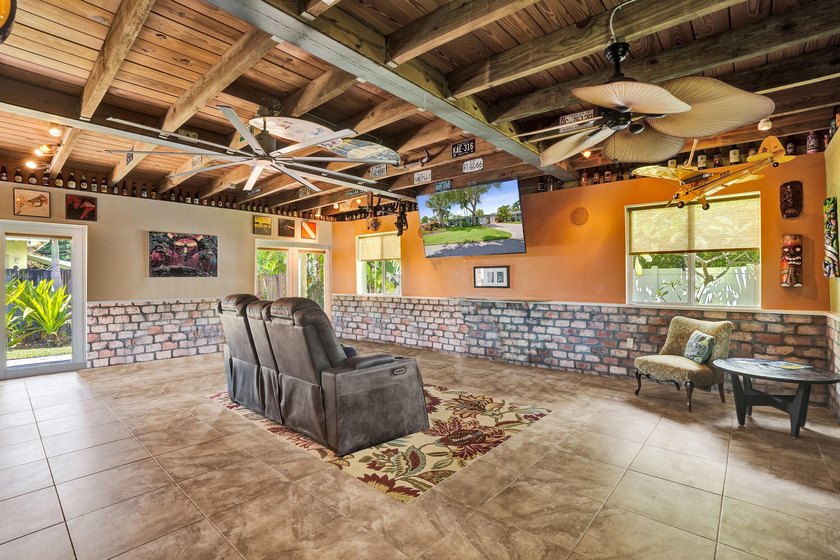 A Beautifully updated Coral Heights home offering 3 Bedrooms, 2 - photo 45