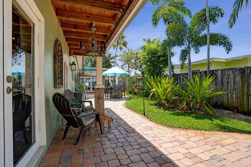A Beautifully updated Coral Heights home offering 3 Bedrooms, 2 - photo 48