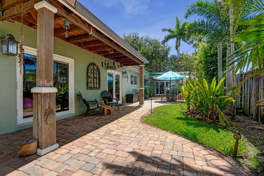 A Beautifully updated Coral Heights home offering 3 Bedrooms, 2 - photo 49