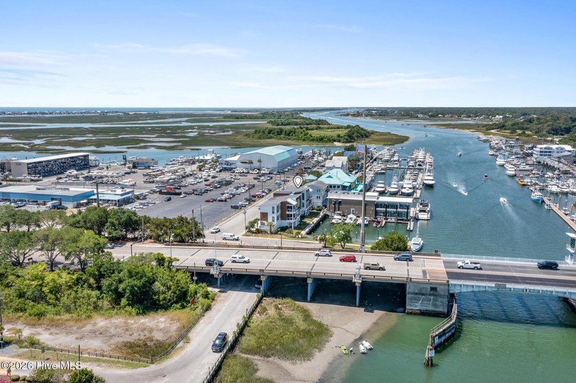 For comp purposes only. Unit includes 40ft boatslip at - photo 3