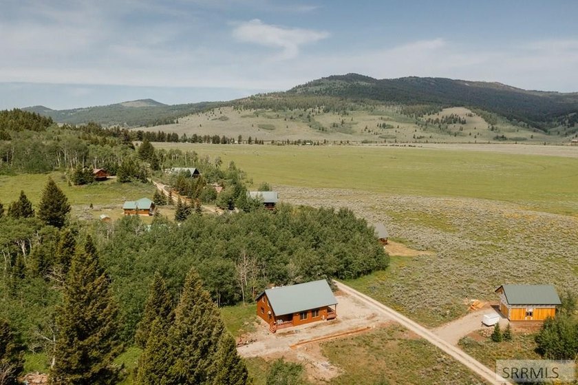 Come claim your private slice of heaven in the coveted Lakeview - photo 6