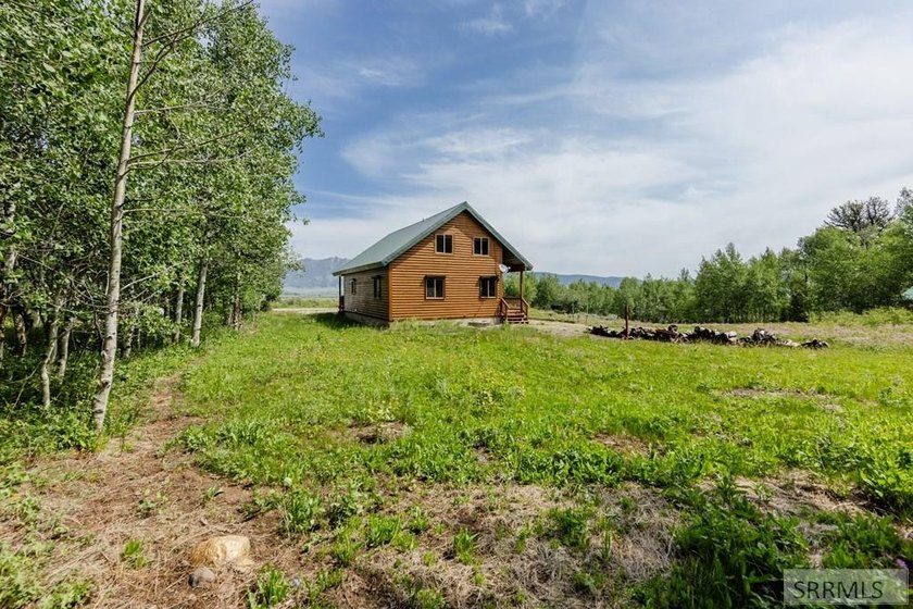 Come claim your private slice of heaven in the coveted Lakeview - photo 9
