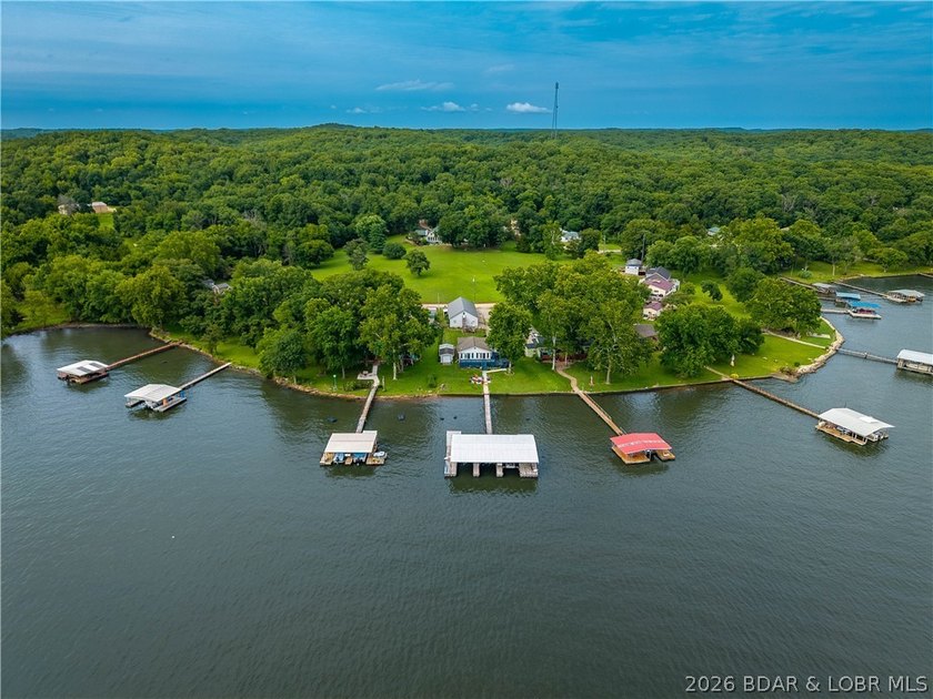 Hard-to-find one-level lakefront living at the 49-mile marker! - photo 11