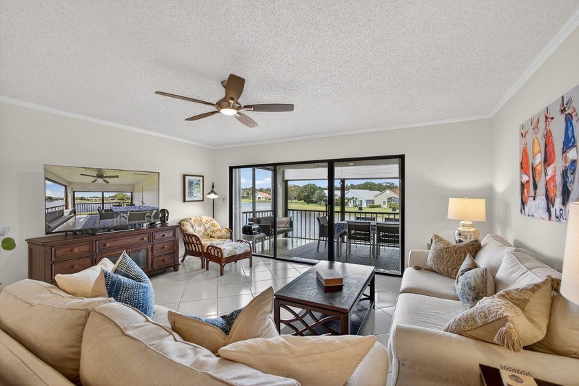 Beautifully updated 2-bedroom, 2-bath second-floor condo - photo 11