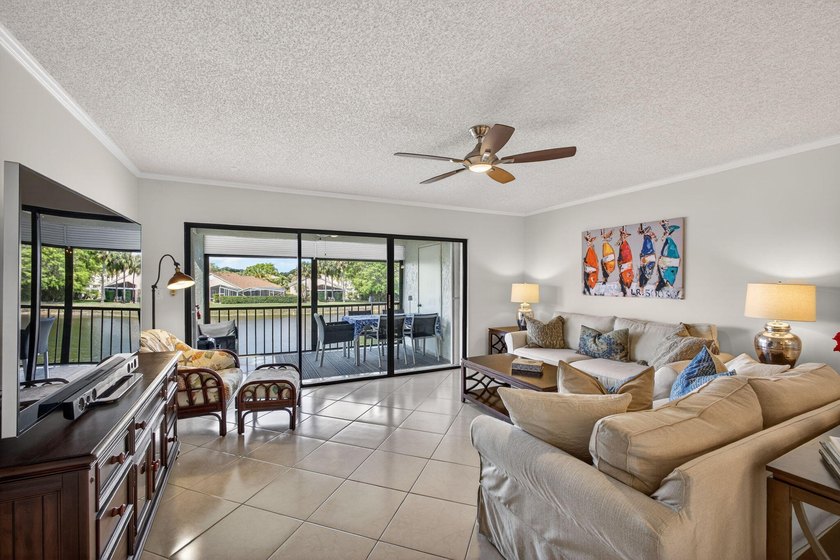 Beautifully updated 2-bedroom, 2-bath second-floor condo - photo 14