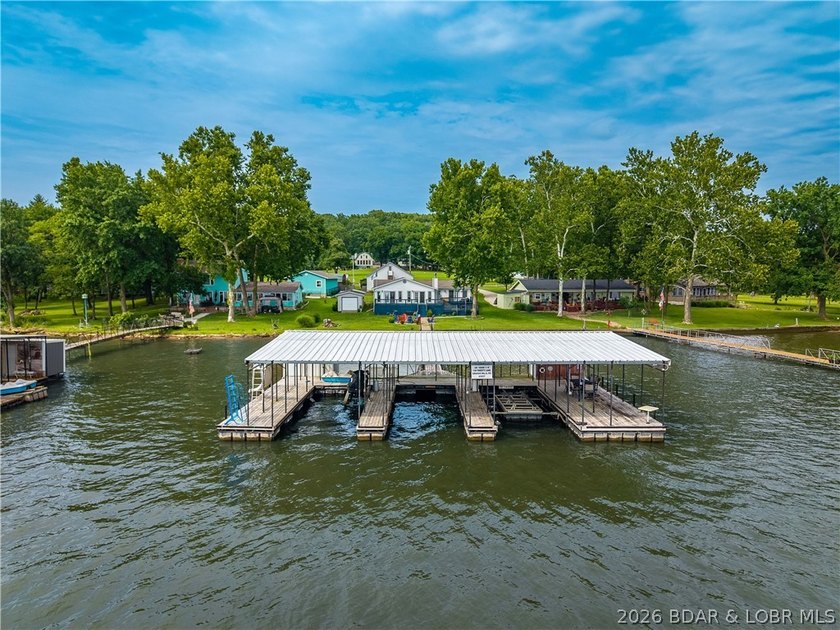 Hard-to-find one-level lakefront living at the 49-mile marker! - photo 15