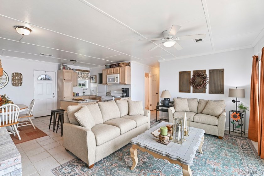 Move-in ready lakefront cabin with breathtaking views - photo 15