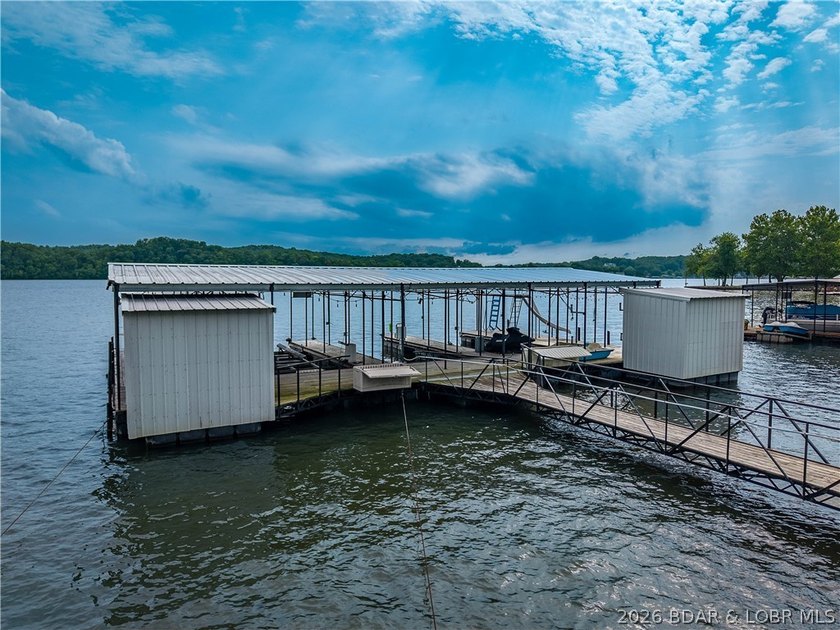 Hard-to-find one-level lakefront living at the 49-mile marker! - photo 17
