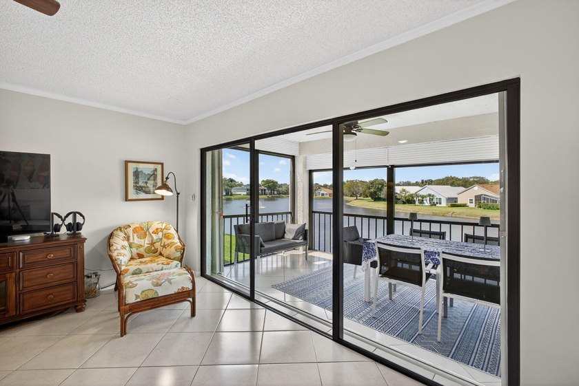 Beautifully updated 2-bedroom, 2-bath second-floor condo - photo 17