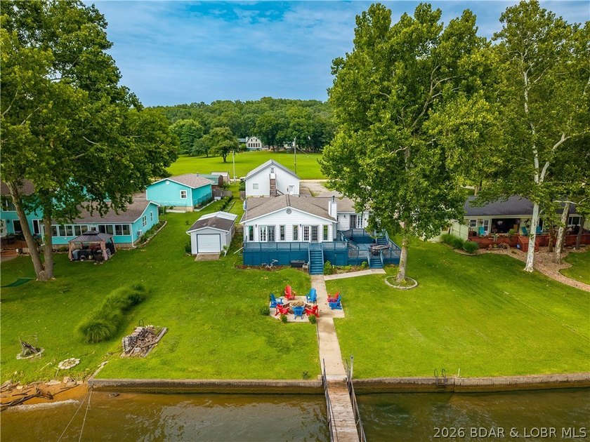 Hard-to-find one-level lakefront living at the 49-mile marker! - photo 18