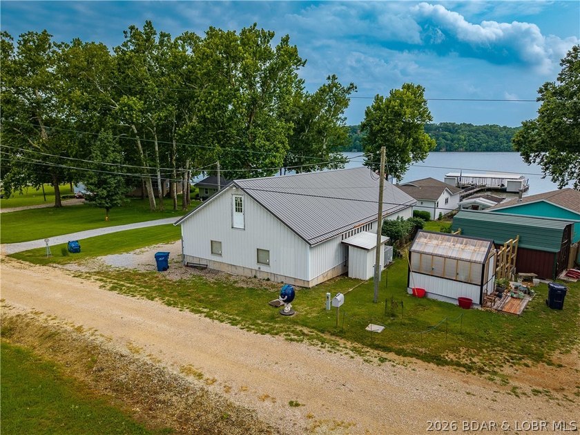 Hard-to-find one-level lakefront living at the 49-mile marker! - photo 23