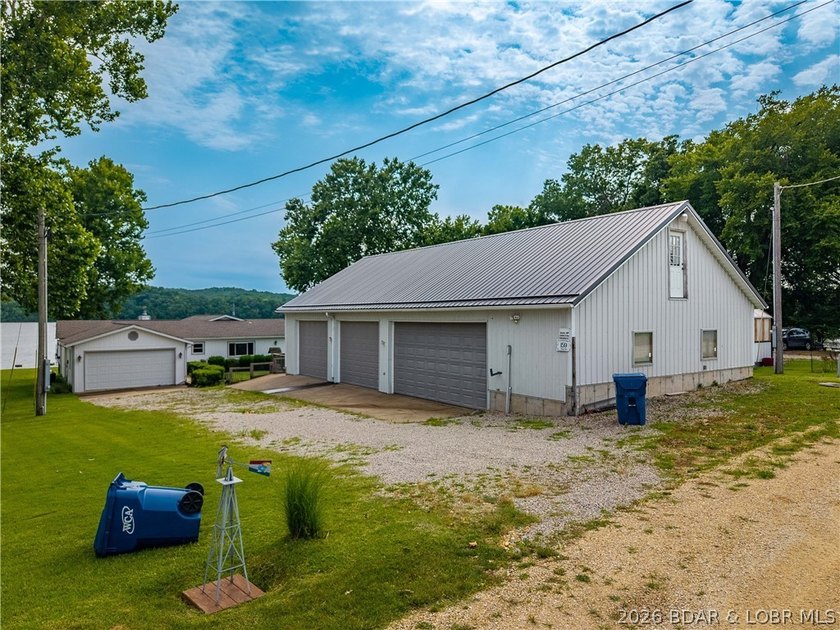 Hard-to-find one-level lakefront living at the 49-mile marker! - photo 25