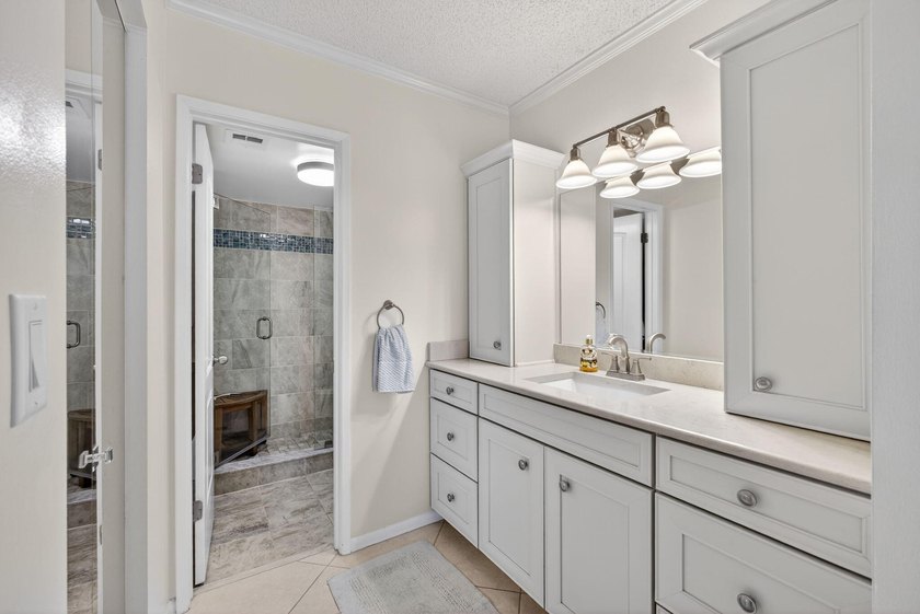 Beautifully updated 2-bedroom, 2-bath second-floor condo - photo 27