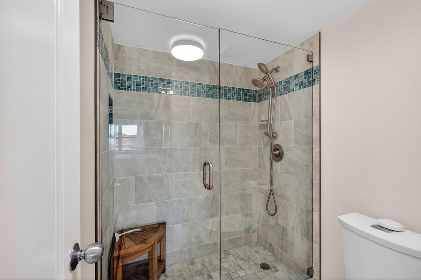 Beautifully updated 2-bedroom, 2-bath second-floor condo - photo 28