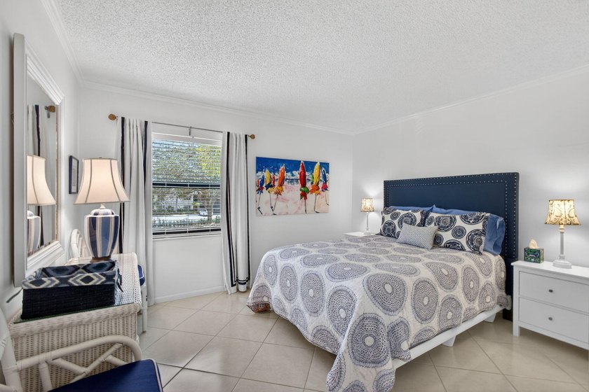 Beautifully updated 2-bedroom, 2-bath second-floor condo - photo 30