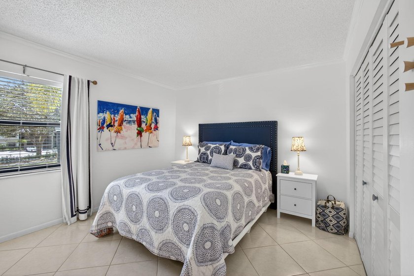 Beautifully updated 2-bedroom, 2-bath second-floor condo - photo 31