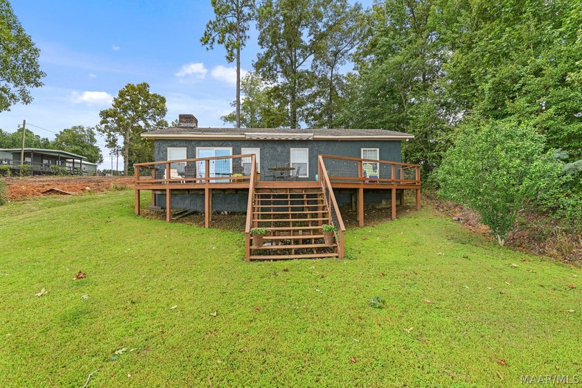 Move-in ready lakefront cabin with breathtaking views - photo 32
