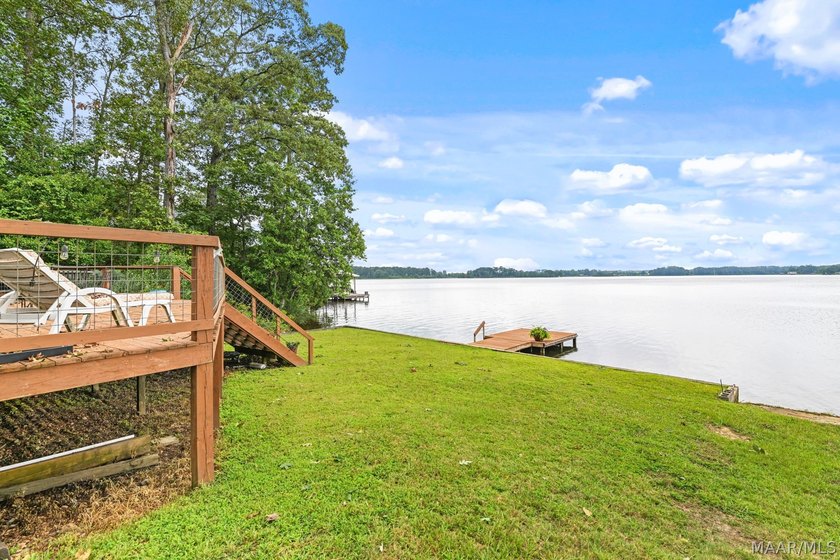 Move-in ready lakefront cabin with breathtaking views - photo 33