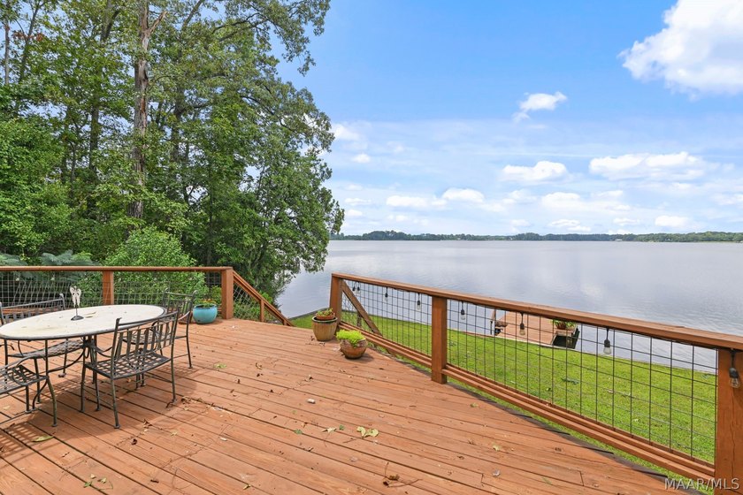 Move-in ready lakefront cabin with breathtaking views - photo 34