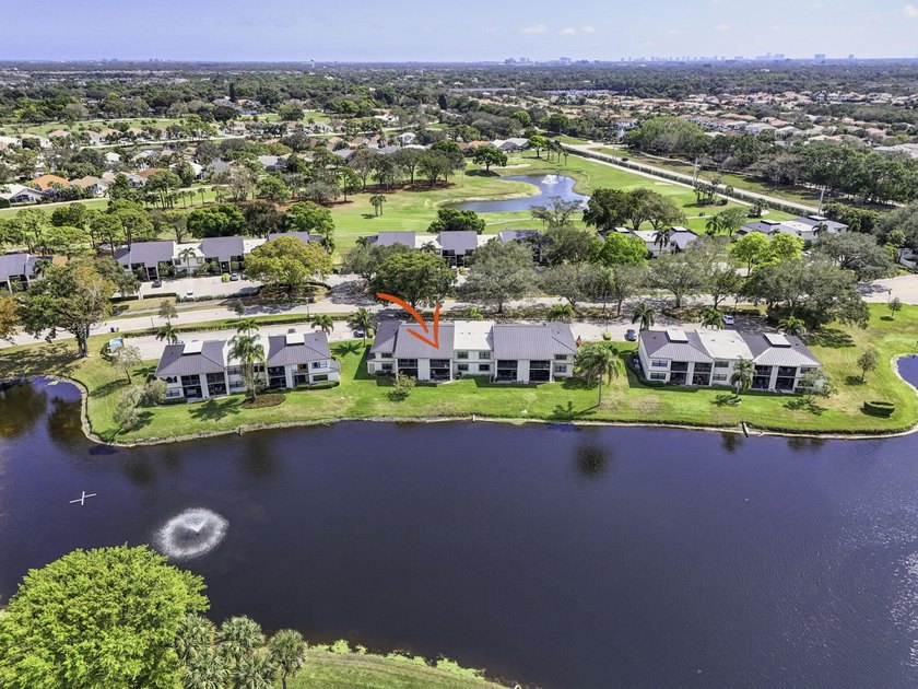 Beautifully updated 2-bedroom, 2-bath second-floor condo - photo 36